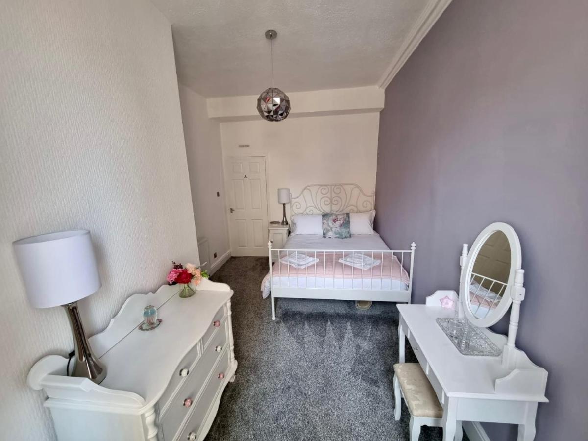 Rose Apartment 2-Bed Town Centre Apartment In Ayr Exterior photo